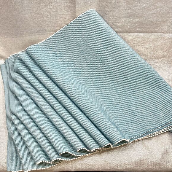 Mainstays Ribbed Chambray Table Placemat, 13 in x 18 in, Set of 9, Blue - Picture 3 of 8